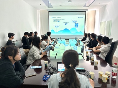 走進(jìn)高新企業(yè) 創(chuàng)新引領(lǐng)未來(lái) 電信學(xué)院組織學(xué)生赴上海天馬微電子參觀學(xué)習(xí)